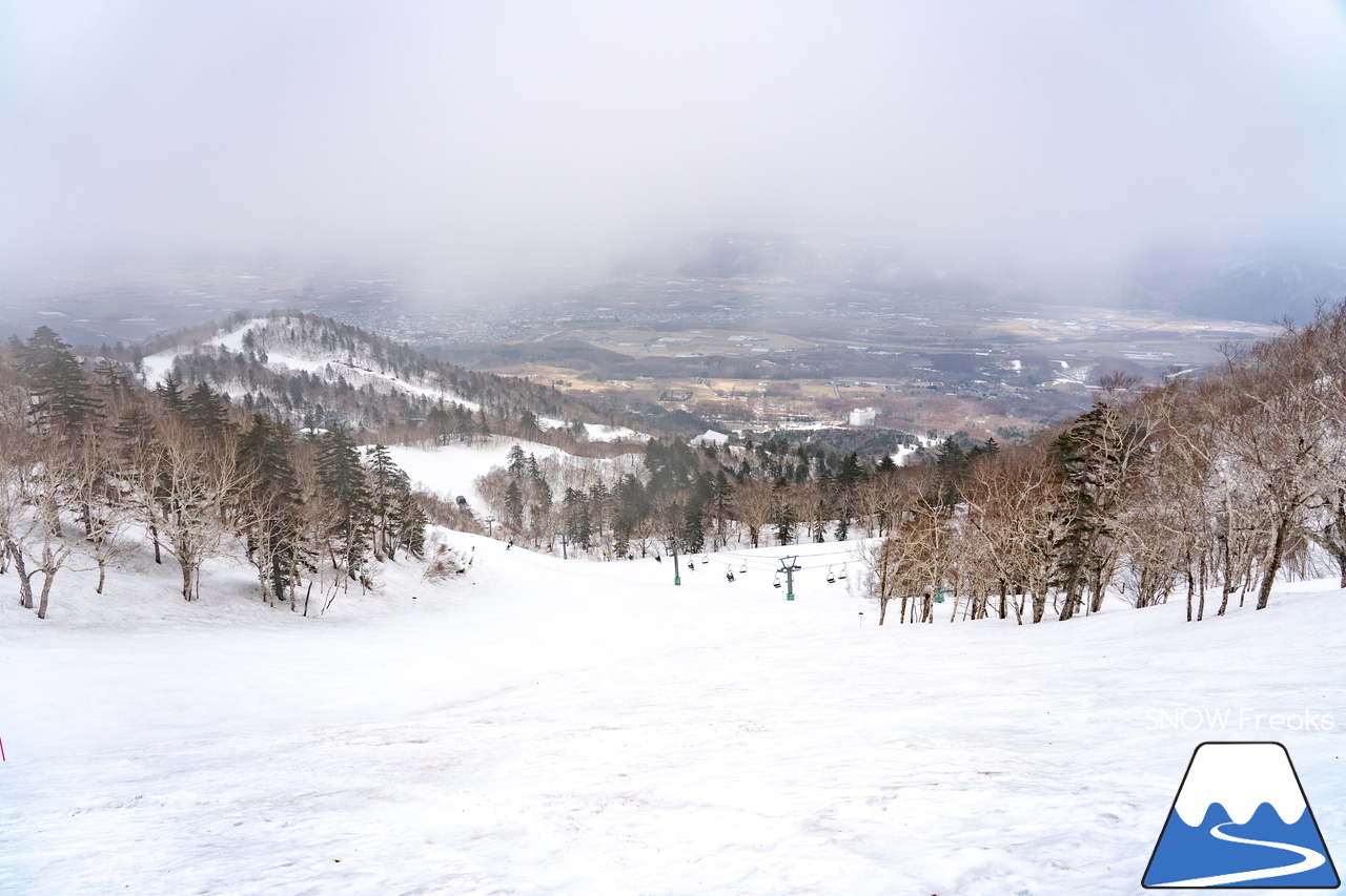 富良野スキー場｜いよいよインターナショナルなイベントに？！春シーズン恒例『第13回 Pond Skimming 池渡り』開催～♪